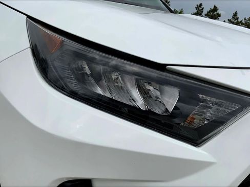 Used 2019 Toyota RAV4 LE image 27