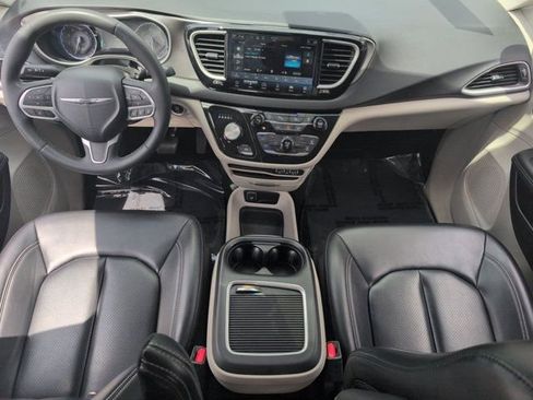Used 2023 Chrysler Pacifica Touring-L image 25