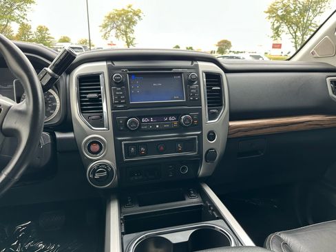 Used 2017 Nissan Titan SL w/ SL Towing Convenience Package image 12