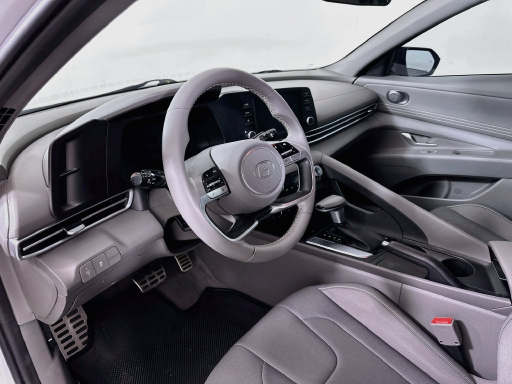 Used 2025 Hyundai Elantra Sport FWD image 9