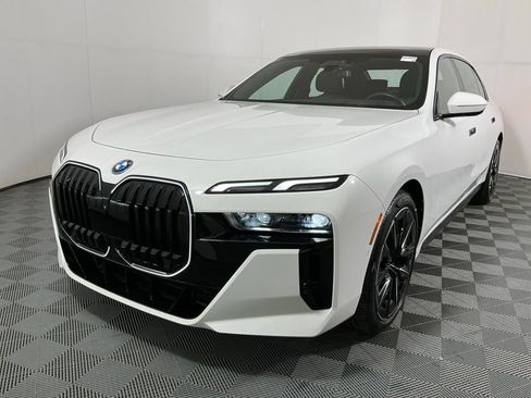 Used 2024 BMW i7 eDrive50 w/ M Sport Package RWD image 2