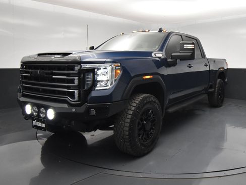 Used 2022 GMC Sierra 2500 AT4 w/ AT4 Premium Plus Package AWD/4WD image 2