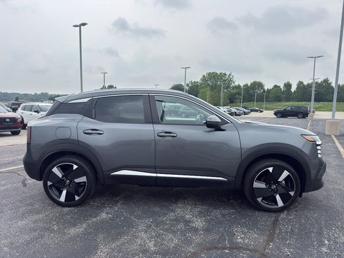 Certified 2025 Nissan Kicks SR w/ SR Premium Package AWD/4WD image 4