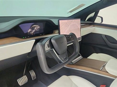 Used 2022 Tesla Model X Base image 17