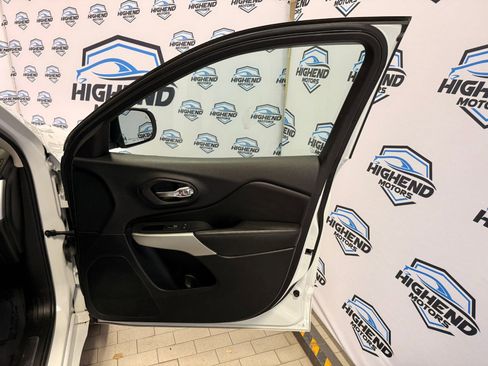 Used 2017 Jeep Cherokee Overland w/ Heavy Duty Protection Group image 23