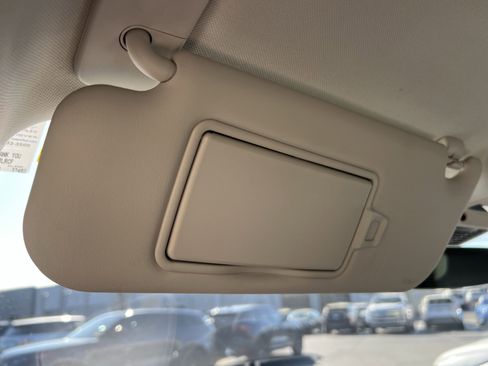 Used 2021 Land Rover Range Rover Evoque SE image 19