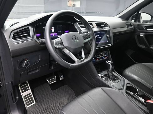 Used 2023 Volkswagen Tiguan SE R-Line FWD image 17