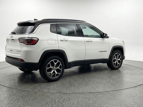 Used 2025 Jeep Compass Limited image 9