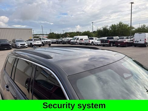 Used 2025 Jeep Grand Cherokee L Laredo RWD image 4