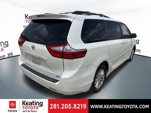 Used 2015 Toyota Sienna XLE w/ XLE Navigation Package FWD image 7