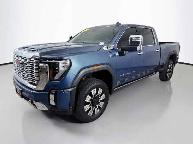 Used 2025 GMC Sierra 2500 Denali w/ Denali Reserve Package AWD/4WD image 3