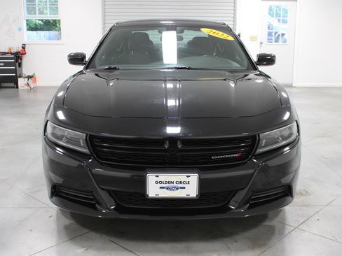Used 2022 Dodge Charger SXT RWD image 2