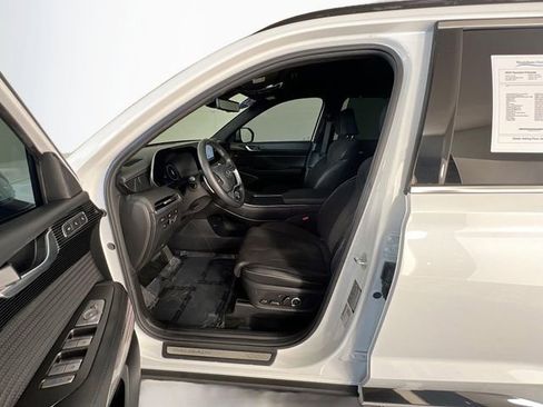 Used 2024 Hyundai Palisade Calligraphy image 9