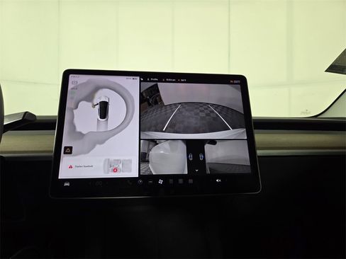Used 2023 Tesla Model 3 Standard Range image 16