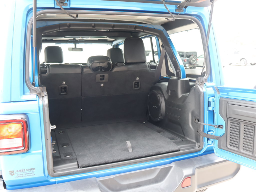 Used 2022 Jeep Wrangler Unlimited Sahara AWD/4WD image 14