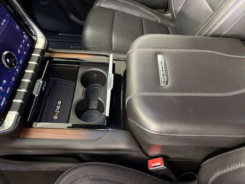 Used 2025 GMC Yukon Denali AWD/4WD image 34