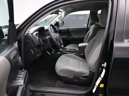 Used 2020 Toyota Tacoma SR image 9