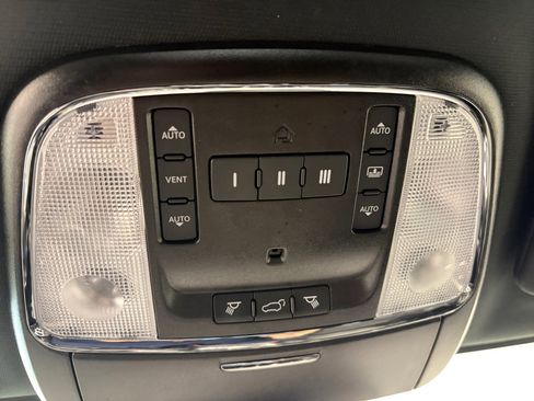 Used 2021 Jeep Grand Cherokee Limited w/ Luxury Group II AWD/4WD image 29