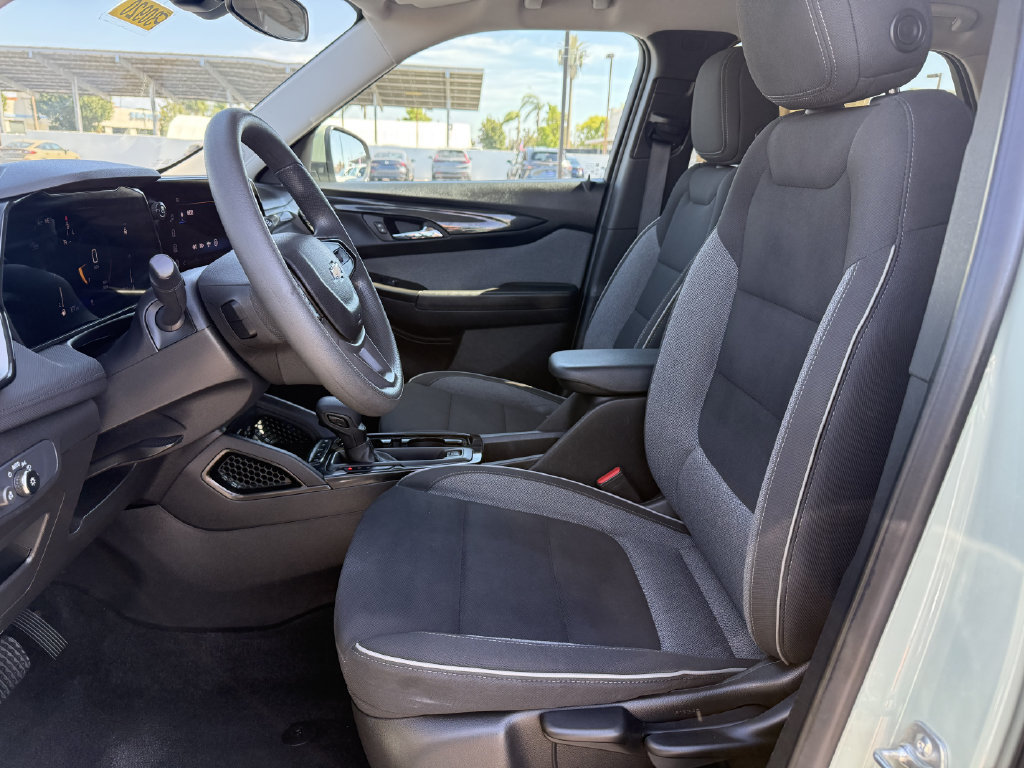Used 2025 Chevrolet TrailBlazer LT FWD image 10