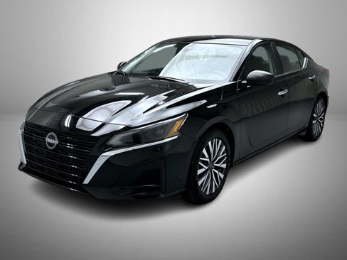 Used 2025 Nissan Altima 2.5 SV FWD image 1