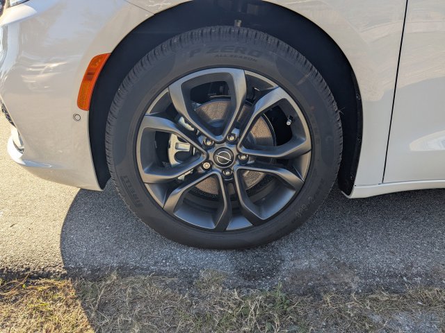 New 2026 Chrysler Pacifica Select FWD image 10