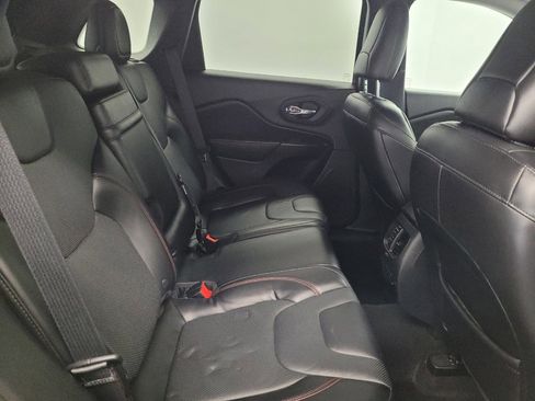 Used 2019 Jeep Cherokee Trailhawk AWD/4WD image 19