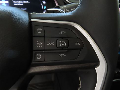 Used 2022 Jeep Grand Cherokee Limited 4xe image 17