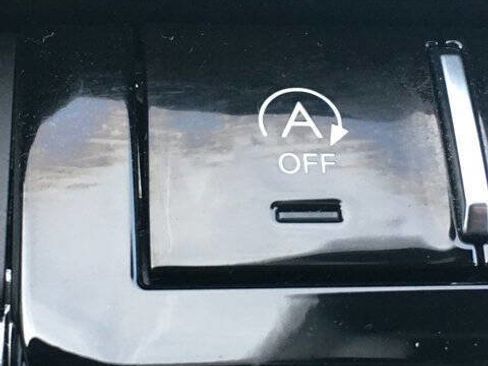 Used 2023 Jeep Grand Cherokee Altitude image 22