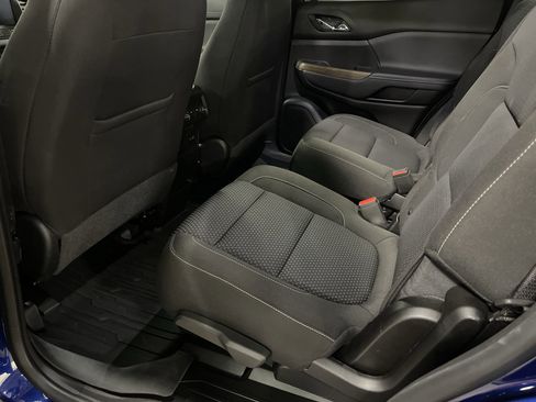 Used 2023 GMC Acadia SLE w/ Driver Convenience Package image 11