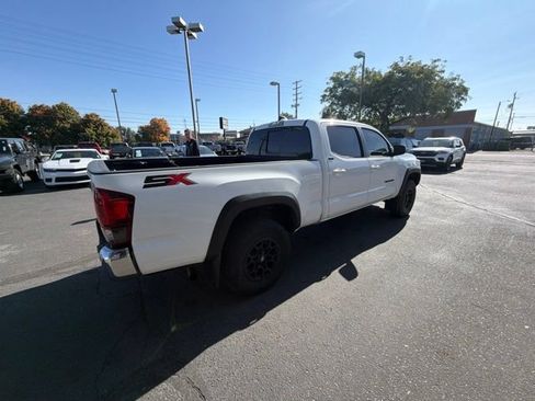 Used 2023 Toyota Tacoma SR5 AWD/4WD image 5