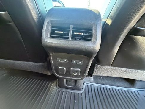 Used 2018 Chevrolet Equinox Premier image 15