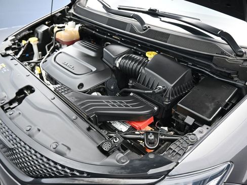 Used 2020 Chrysler Pacifica Touring-L image 75