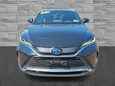 Used 2021 Toyota Venza XLE image 3