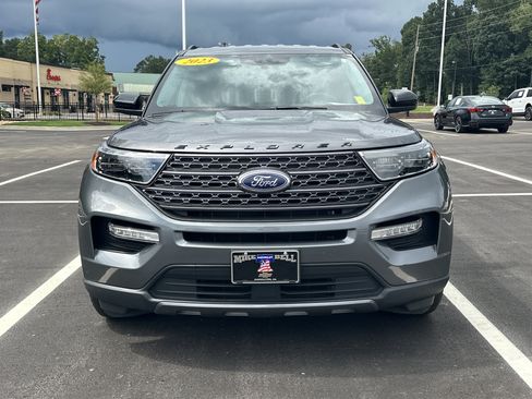 Used 2023 Ford Explorer XLT w/ Equipment Group 202A RWD image 3