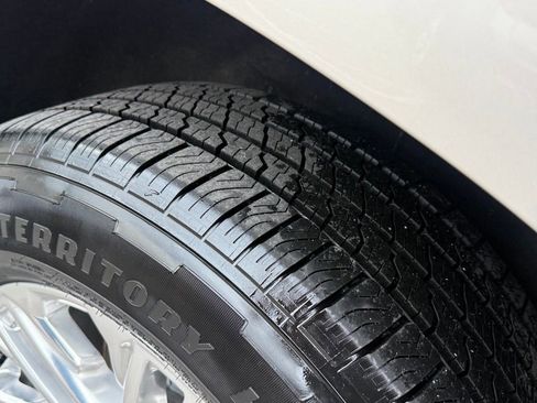 Used 2023 GMC Yukon XL SLT image 42