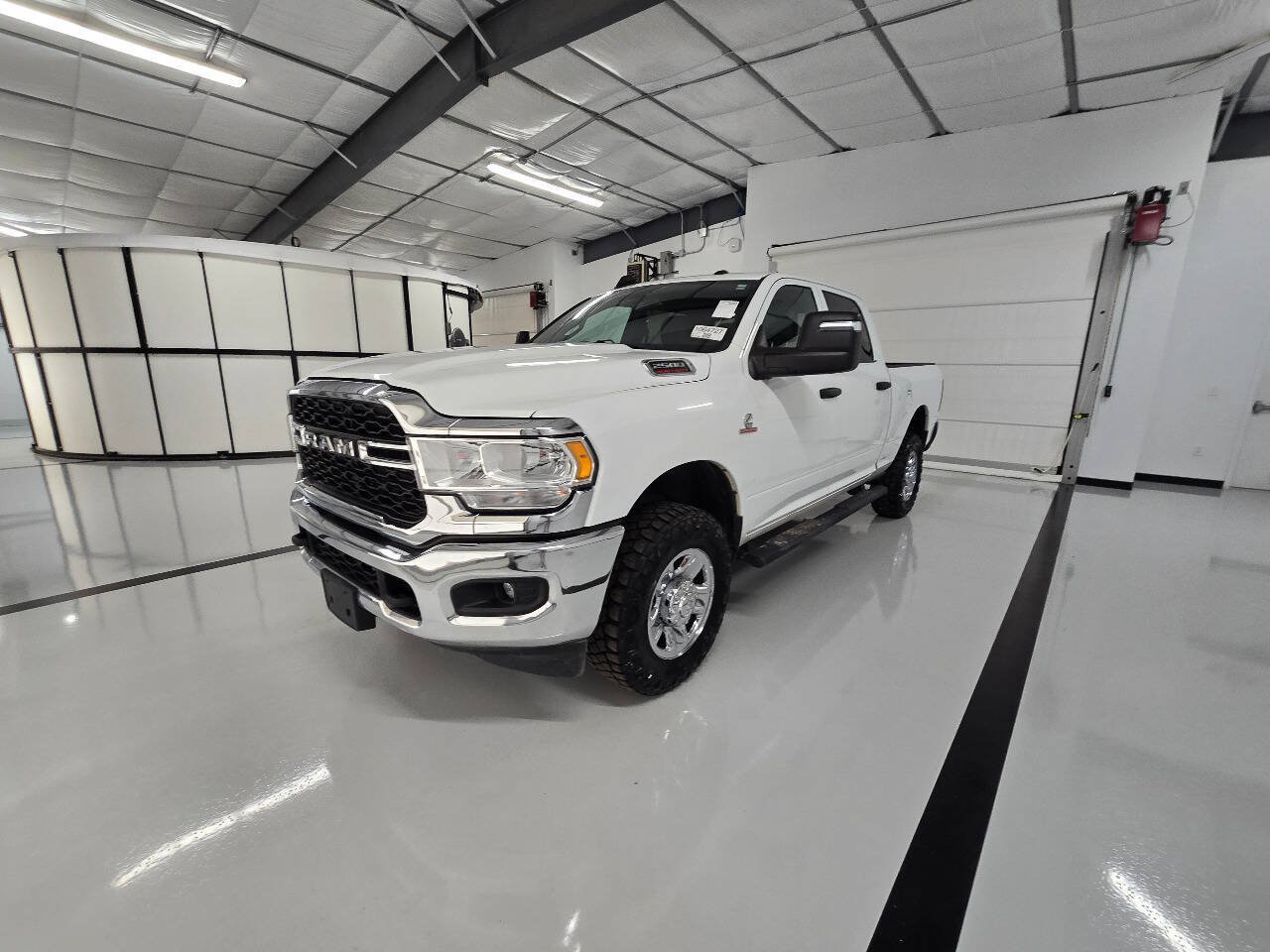 Used 2024 RAM 2500 Tradesman w/ Chrome Appearance Group AWD/4WD image 5