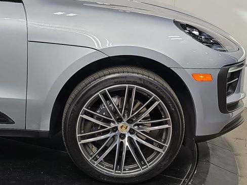 Certified 2025 Porsche Macan image 11