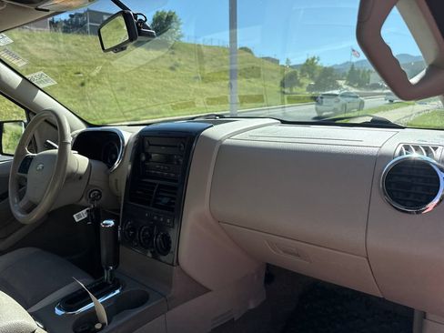 Used 2007 Ford Explorer XLT AWD/4WD image 30