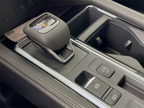 New 2025 Nissan Pathfinder Platinum image 13