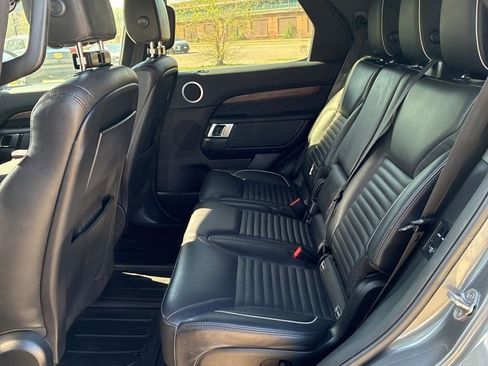 Used 2018 Land Rover Discovery HSE AWD/4WD image 14