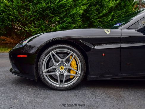 Used 2016 Ferrari California T image 4