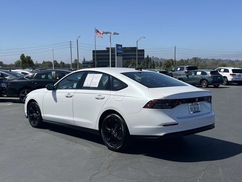 Certified 2025 Honda Accord SE image 3
