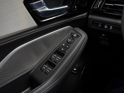 Used 2024 Acura MDX SH-AWD image 40