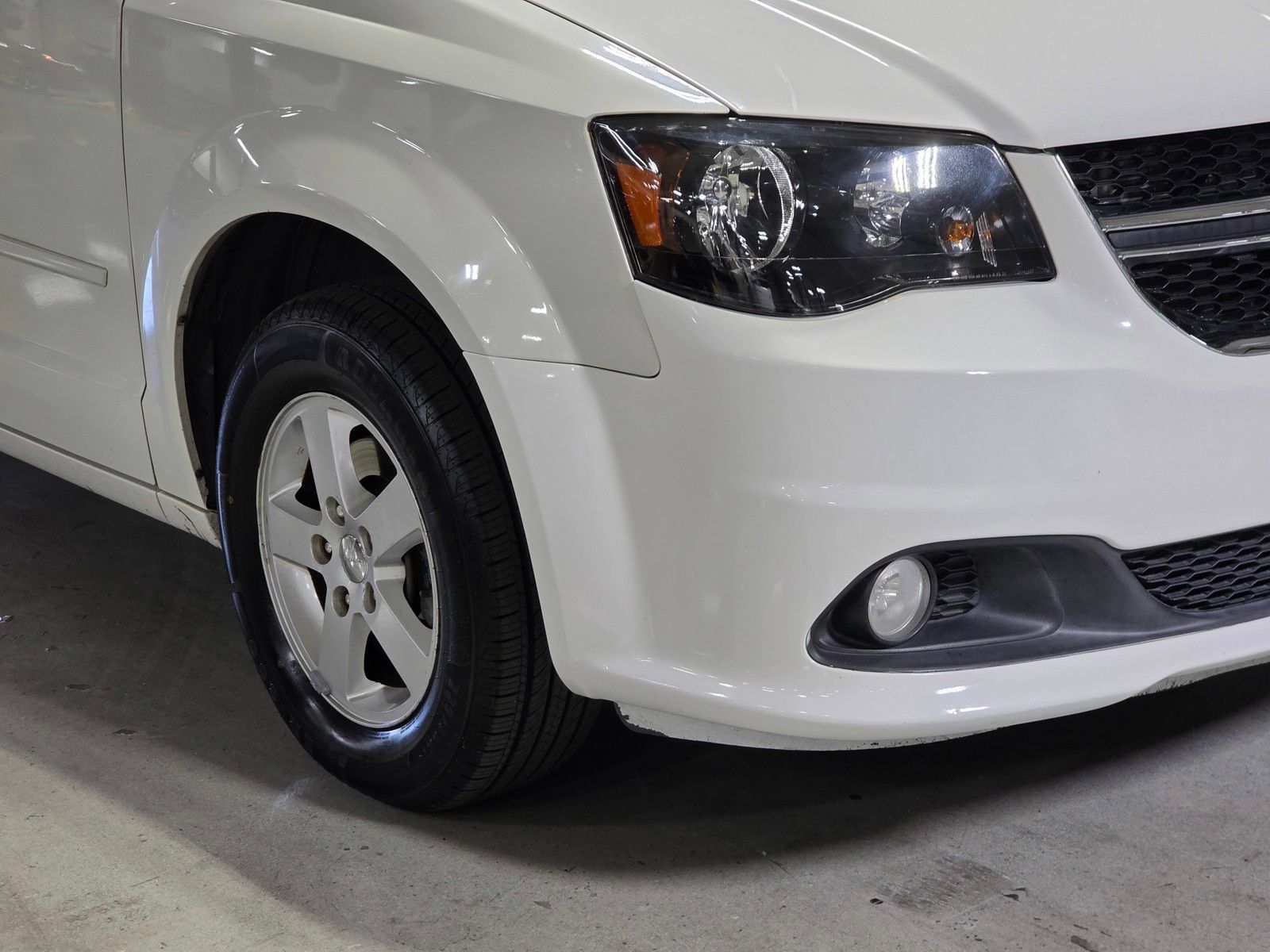 Used 2012 Dodge Grand Caravan Crew FWD image 10
