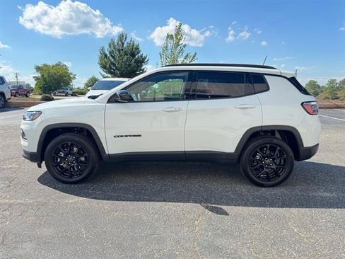 Certified 2026 Jeep Compass Latitude AWD/4WD image 6