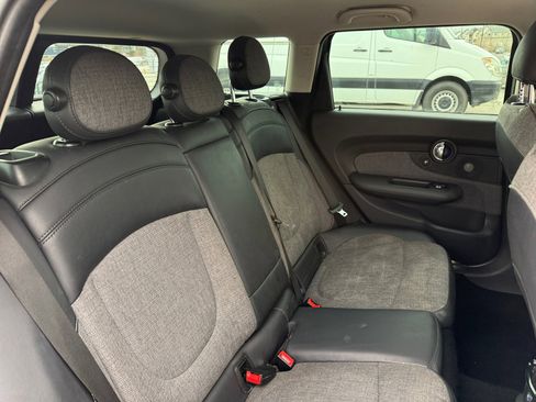 Used 2017 MINI Cooper Clubman w/ Premium Package image 17