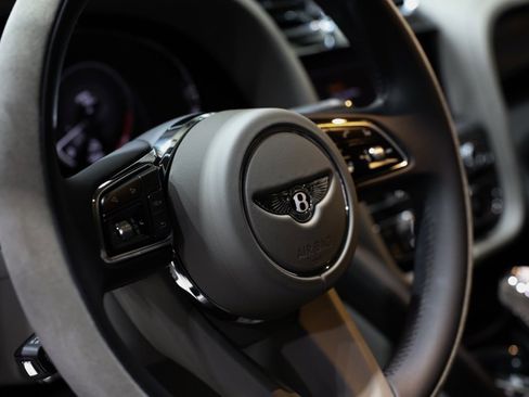 Used 2022 Bentley Bentayga image 43