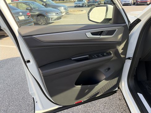 New 2026 Volkswagen Atlas Cross Sport SE image 10