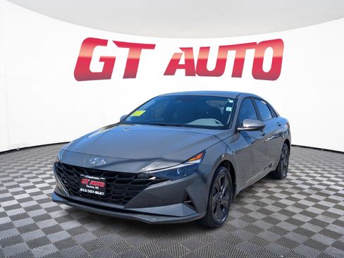 Used 2023 Hyundai Elantra SEL FWD image 2