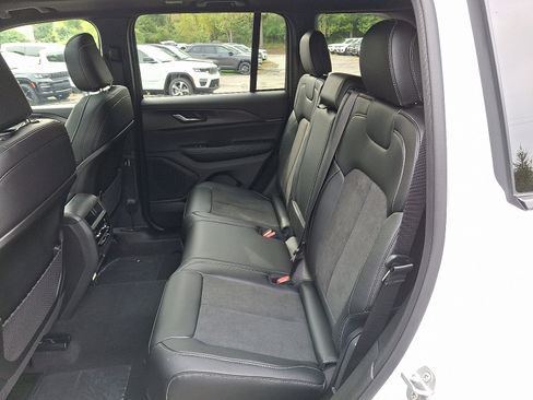 New 2025 Jeep Grand Cherokee Altitude image 6